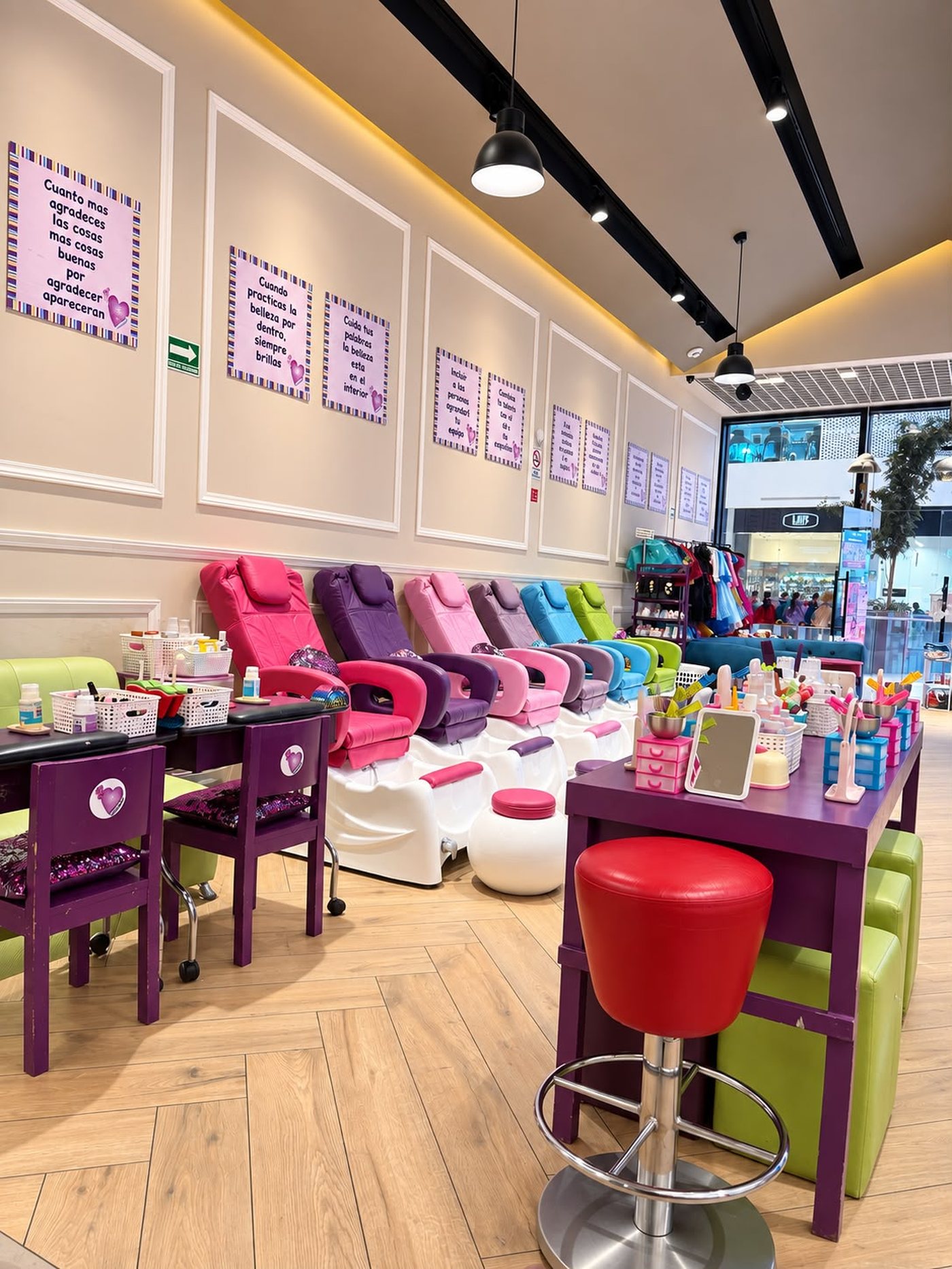 Vista completa del salón de Childrens Spa Center en Paseo Interlomas